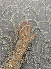 Dantela Couture Argintie cu Tulle Gri cu Model Geometric, cu Perle, Margele si Paiete